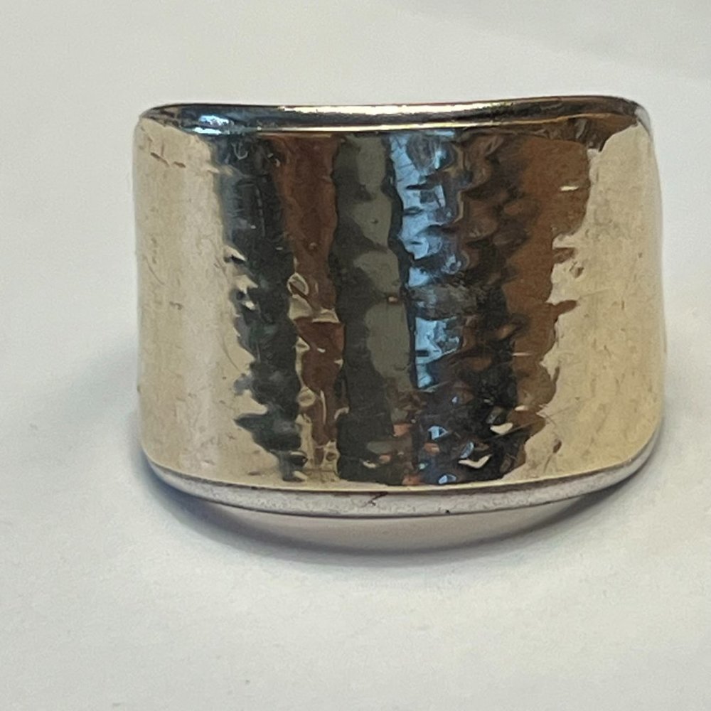 Signed Silpada Sterling Silver Hammered 9 kt inset Band Ring R1628 - Size 6.5